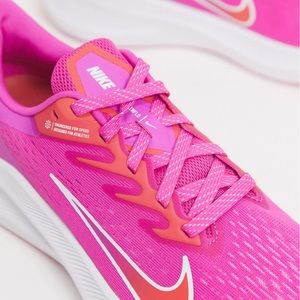 NIKE Zoom Winflo 7 Women Size 8 Pink